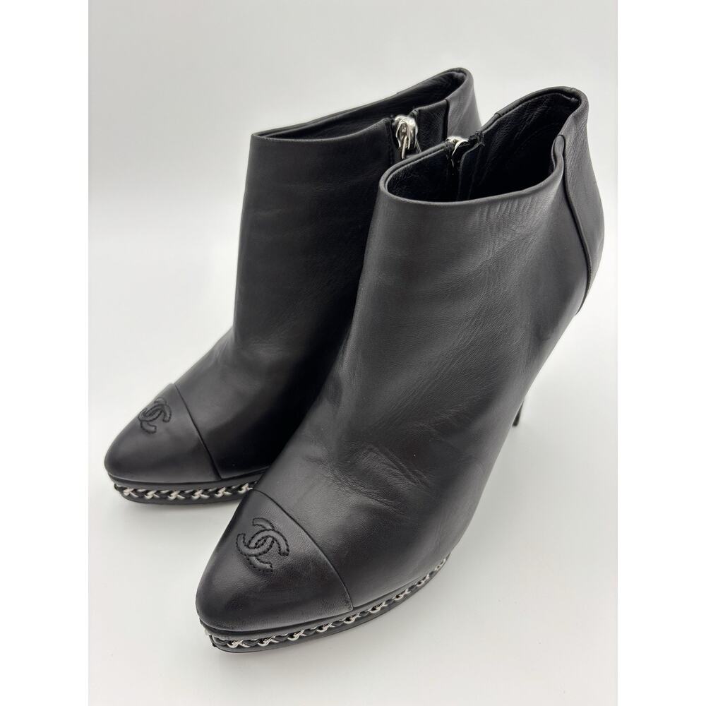 Chanel Interlocking CC Logo Platform Ankle Boots Black Leather Size 38 / 8 Chain